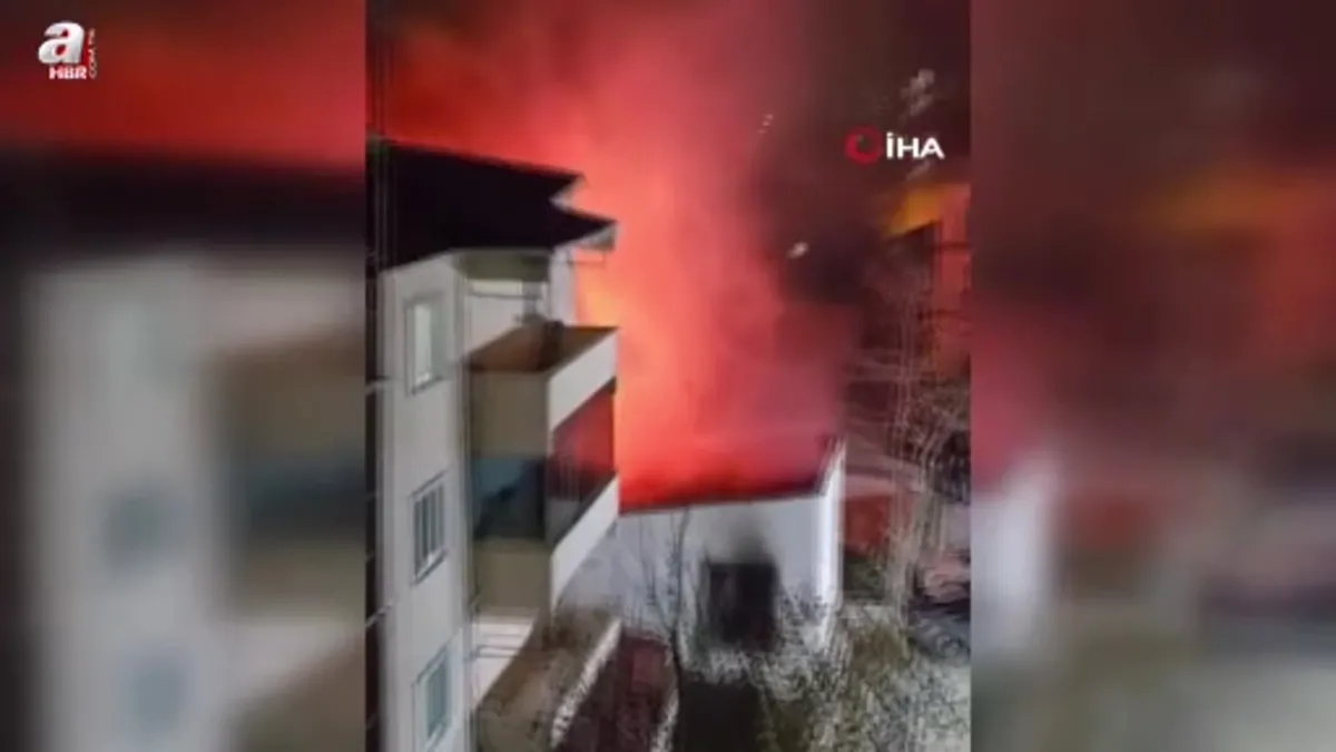 Sultanbeyli'de ahşap ev küle döndü