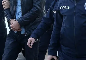 İzmir'de aranan 2 firari yakalandı