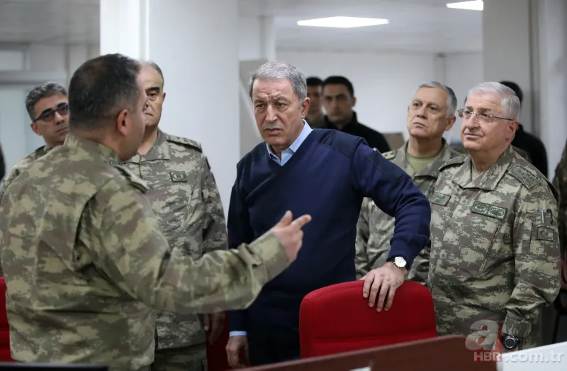 Bakan Akar ve TSK komuta kademesi Suriye sınırında! 6
