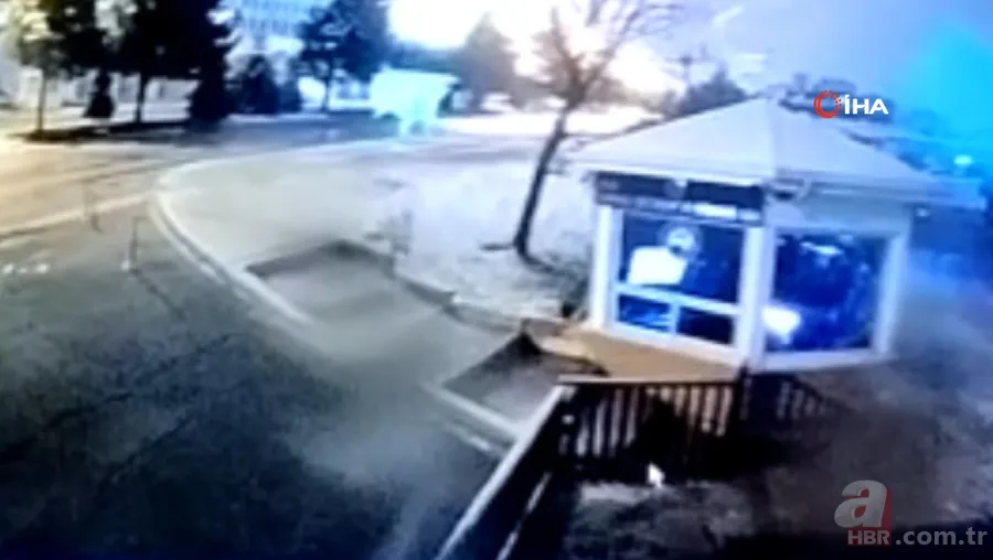 Depreme ait yeni görüntüler ortaya çıktı! İşte gökyüzünde ortaya çıkan ışık hüzmesi ve sallantı anı 2