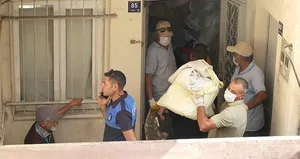 Kötü koku ihbarına giden ekipler şoka girdi