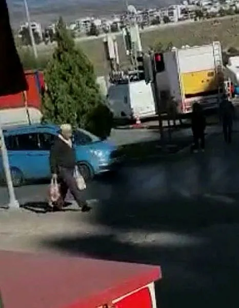 İzmir’de çirkin olay! Ücretsiz dağıtılan ikramları marketinde satıyormuş - 1