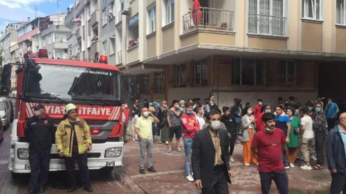 Son dakika: Zeytinburnu'nda faciayı önleyen kahraman bisikletçi konuştu: Kapı kapı dolaşıp böyle uyarmış - 1