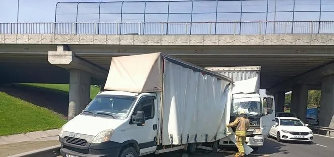 İstanbul’da kimyasal madde taşıyan kamyonet kaza yaptı: Variller yola saçıldı