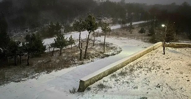 Soğuk havanın ardından birçok bölgeye mevsimin ilk karı düştü - 4