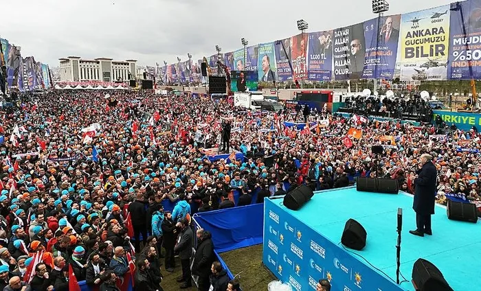 Fondaş medya yine patladı! Ankara mitinginde pankart açanlar gözaltına alındı iddiasına yalanlama! Dezenformasyonla Mücadele Merkezi: Söz konusu değildir