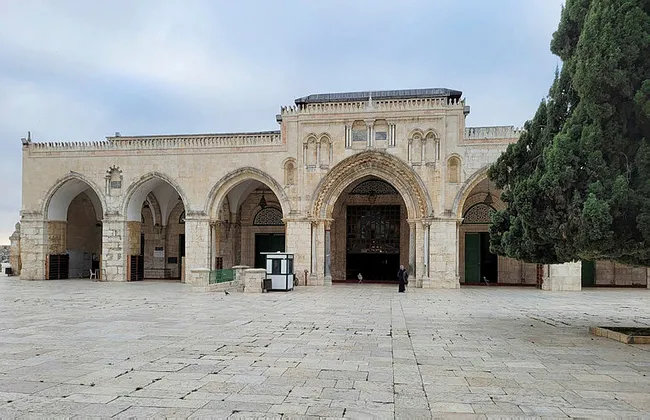 İsrail polisinden Cuma namazına biber gazlı müdahale! A Haber ekibi atılan gazdan etkilendi