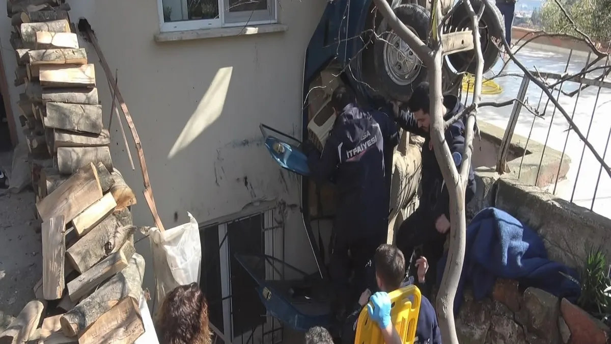 Dik kalan otomobilinde can pazarı yaşadı