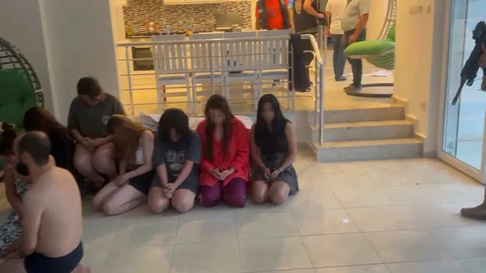 "Vize işlem ücreti" adı altında 100 milyon TL'lik vurgun! İçişleri Bakanı Ali Yerlikaya: Suç örgütüne operasyon yapıldı