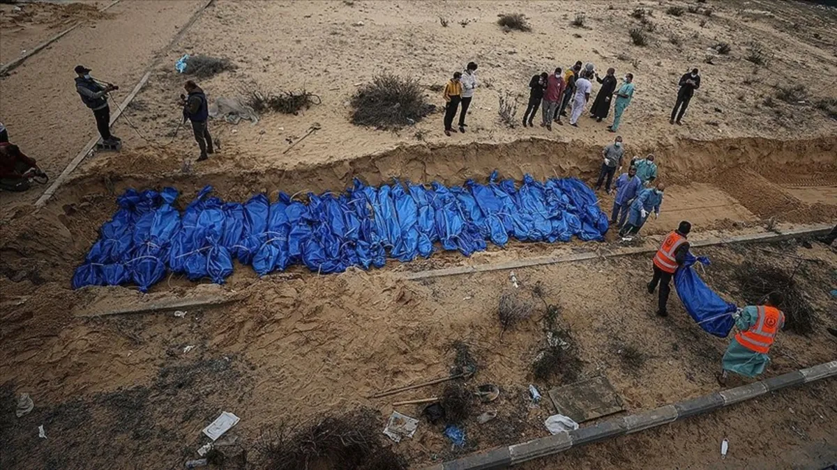 Gazze'de acı kare! 30 Filistinli daha toplu şekilde defnedildi