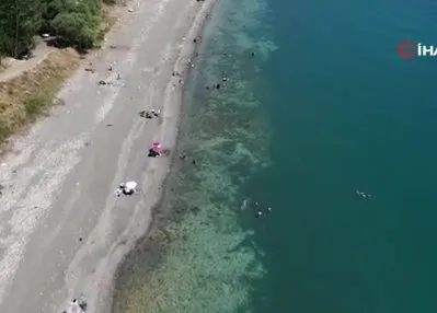 Van Gölü sahilleri Ege’yi aratmıyor