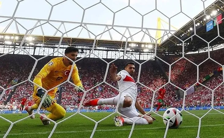 Portekiz hezimeti sonrası Montella’ya büyük isyan! Toroğlu ve Çakar’dan Altıntopa’a ağır sözler: Oyuncak olmuşlar
