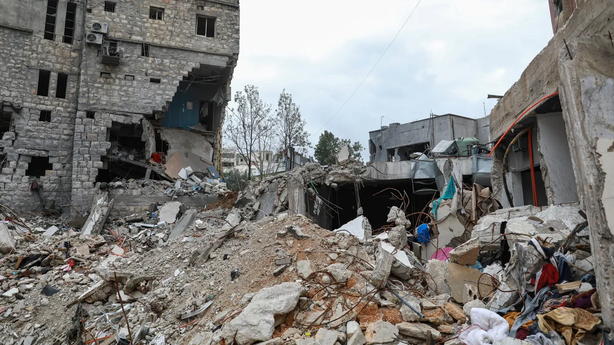 Katil İsrail'den ibadethane katliamı! Lübnan’da kutsal mekanlar yerle bir edildi