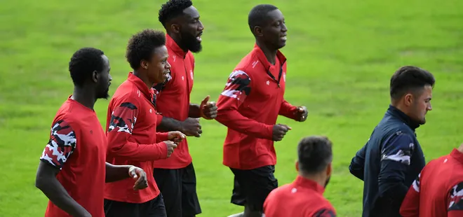 Dünya futbol tarihinde bir ilk! Sivasspor’un Cluj maçı öncesi formaları havalimanında kayboldu