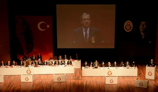 1648329979627.jpg Galatasaray'da olaylı gece! Mali Genel Kurul halen devam ediyor! Burak Elmas ibra edilecek mi? - 3