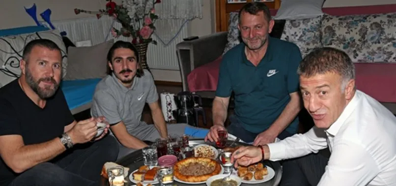 Ahmet Ağaoğlu Abdülkadir Ömür'ü ziyaret etti sosyal medya yıkıldı