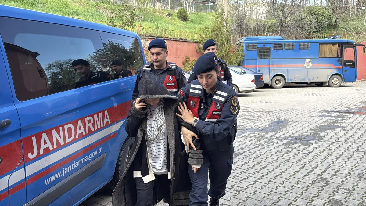 Tartıştığı kocasını av tüfeğiyle başından vurarak öldürdü