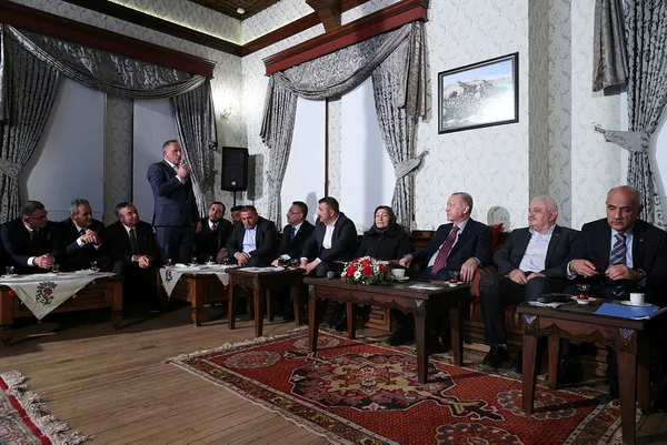 baskan-recep-tayyip-erdogandan-tokatta-ciftcilerle-duzenlenen-ozel-bulusmada-onemli-aciklamalar-1648320751202.jpg