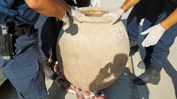 saka-degil-gercek-arka-koltuga-sigmayinca-on-koltuga-yerlestirdi-incelenince-ne-oldugu-ortaya-cikti-1662548667673.jpg Şaka değil gerçek! Arka koltuğa sığmayınca ön koltuğa yerleştirdi! İncelenince ne olduğu ortaya çıktı - 4