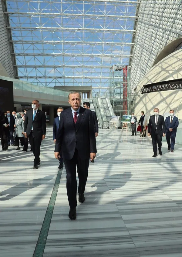 Başkan Erdoğan’dan Cumhurbaşkanlığı Senfoni Orkestrası yeni hizmet binasında inceleme