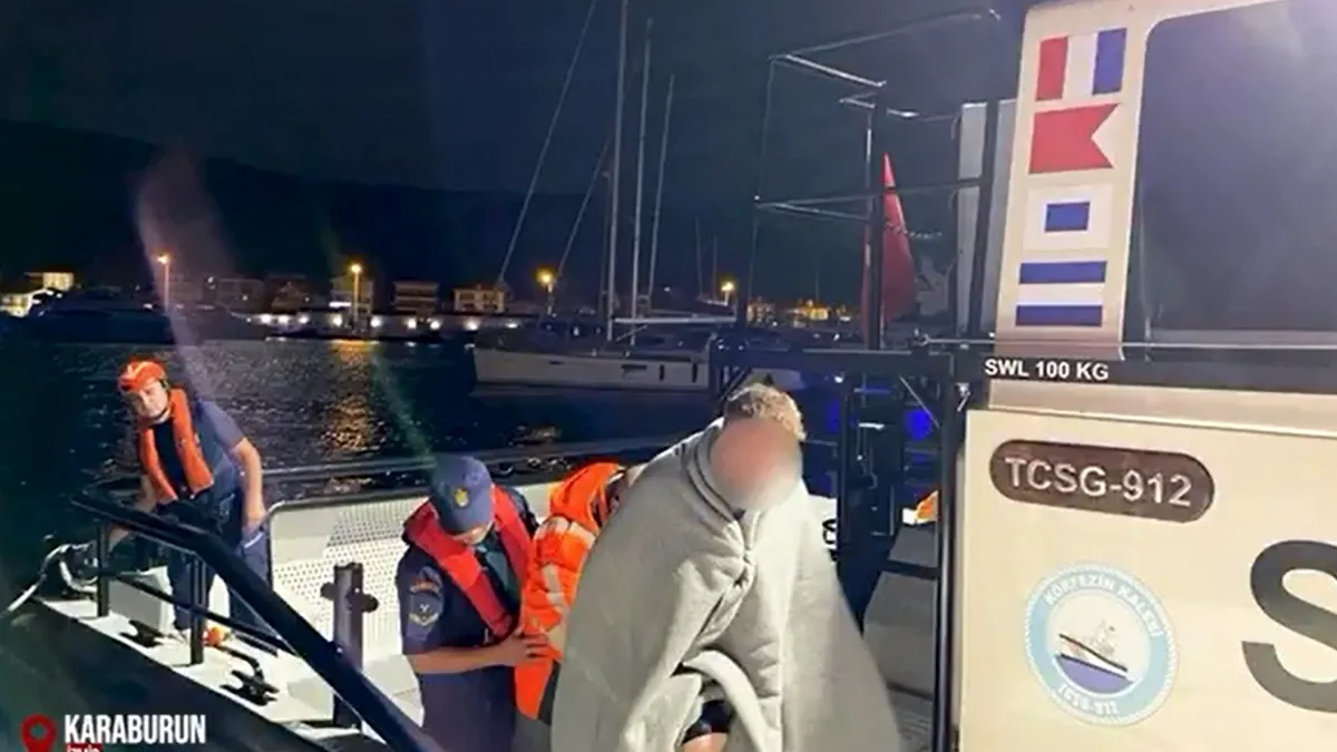 Denizde kurtarma operasyonu! Bakan Yerlikaya açıkladı: İzmir Karaburun’da batan tekneden 3 vatandaşımız kurtarıldı