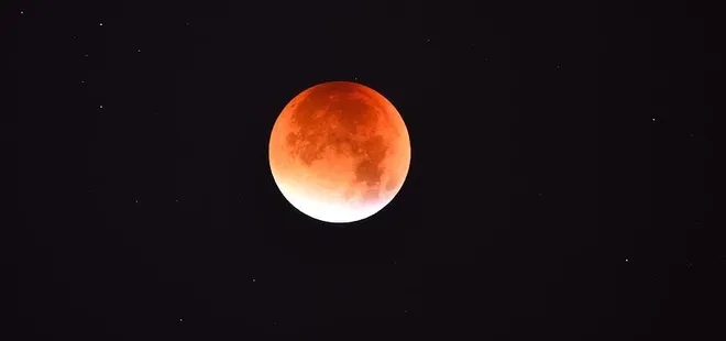 Adıyaman’da "Kanlı Ay" tutulması gökyüzünde görsel şölen oluşturdu