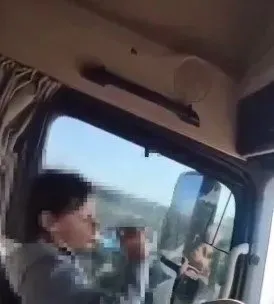 İzmir’de şaşkına çeviren görüntü! Kızına otobanda araç kullandıran babaya ceza
