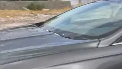 Ceviz büyüklüğünde yağdı! Araçlar...