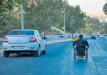 Otomobille yarışan engelli