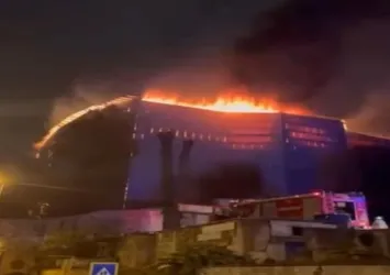 Üsküdar'da ahşap köşkte yangın! Çok sayıda ekip sevk edildi