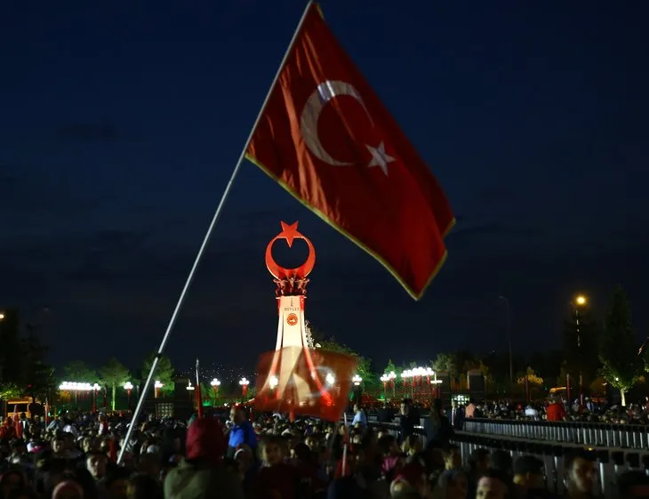 Ünlüler 15 Temmuz’u anlattı Türk Milletinin yeniden doğuş günüdür