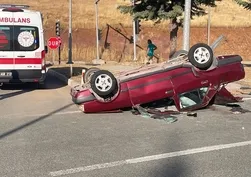 Kavşakta iki otomobil çarpıştı: 3'ü çocuk 7 yaralı