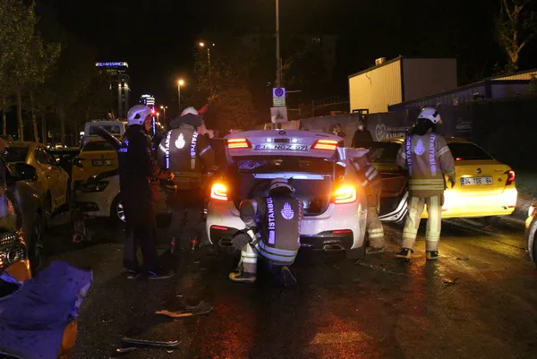 1652324977337.jpg Beşiktaş'ta 7 araç zincirleme kazaya karıştı! - 4