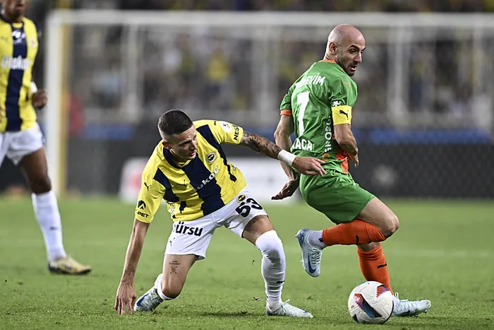 Fenerbahçe Kadıköy’de Alanyaspor’u 3 golle geçti