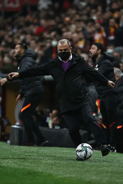 galatasaray-teknik-direktoru-fatih-terimden-giresunspor-maci-aciklamasi-buna-aliskin-degilim-1641671202106.jpg