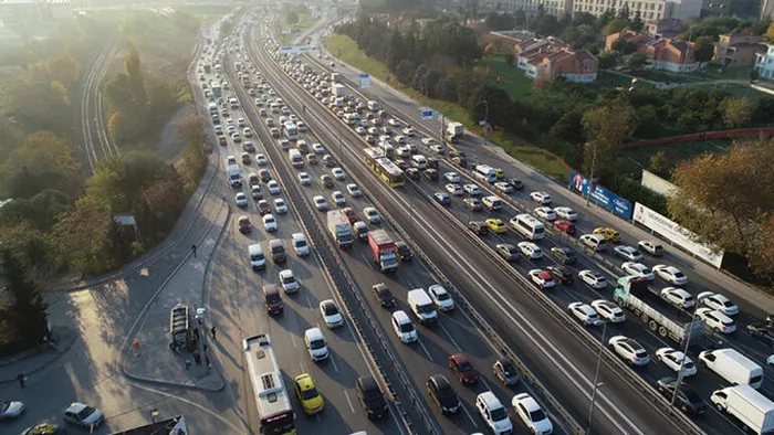 Son dakika: İstanbul'da sokak kısıtlaması öncesinde trafik yoğunluğu - 1