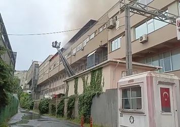 Eyüpsultan'da iş yerinde yangın paniği! 1 saatin ardından söndürüldü