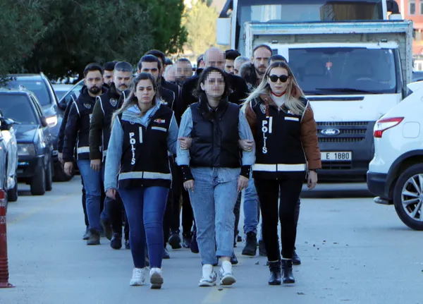 CHP’li Adana Büyükşehir Belediyesine ’rüşvet’ operasyonunda yeni gelişme: 10 zanlı adliyede