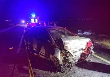 Niğde’de feci kaza! İki otomobil kafa kafaya çarpıştı: Ölü ve yaralılar var