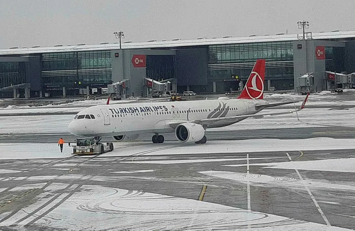 son-dakika-kar-geliyor-thy-istanbul-havalimani-ve-sabiha-gokcenden-bazi-seferleri-iptal-etti-1647534114732.jpg Son dakika | Kar geliyor: THY, hava muhalefeti dolayısıyla 19 Mart'taki 100 seferini iptal etti - 1