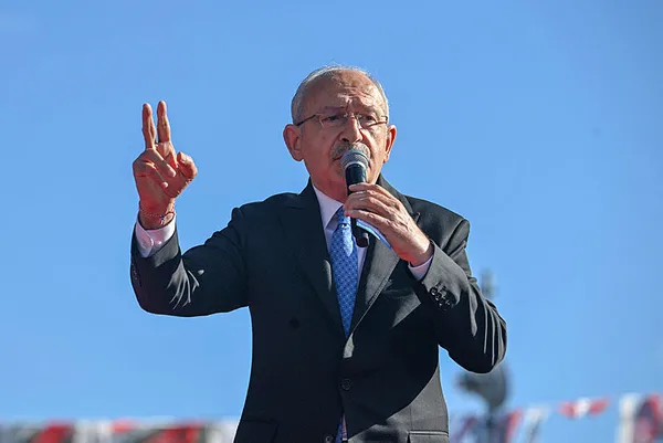 1683062376144.jpg Kılıçdaroğlu Van'da PKK iltisaklı işçilere söz verdi! Vatanseverleri işten atıp PKK'lıları işe alacaklar! Namus ve şeref sözlerini ne çabuk unuttun Bay Kemal? - 1