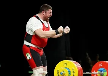 Halterde bir rekor daha kırıldı!