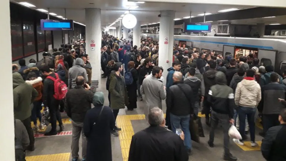 İstanbul'da metro seferlerinde aksama