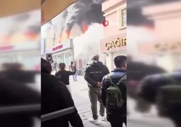 İzmir'de tarihi çarşıda korkutan yangın