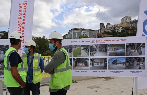 1630920392802.jpg Bakanı Karaismailoğlu Kağıthane metro istasyonundaki çalışmaları inceledi: Kasım ayında test sürüşlerini başlatacağız - 5
