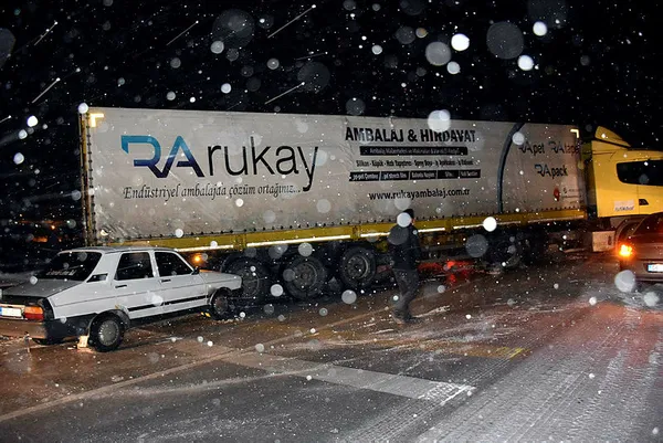 kirikkale-kayseri-karayolunda-feci-kaza-15-arac-birbirine-girdi-1613442827641.jpg Kırıkkale-Kayseri karayolunda feci kaza: 15 araç birbirine girdi - 1