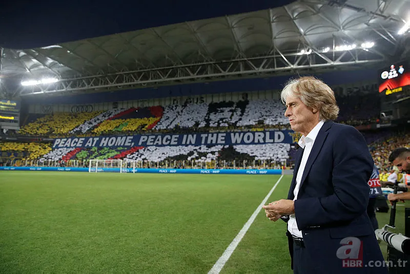 Dinamo Kiev maçında Fenerbahçe taraftarından anlamlı koreografi 1