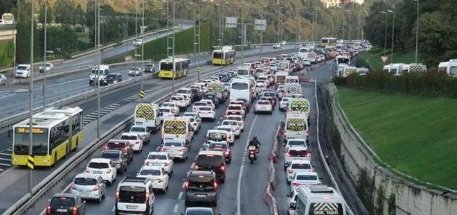 İstanbul’da kademeli mesai başladı! Trafik yoğunluğu yüzde 42’ye ulaştı