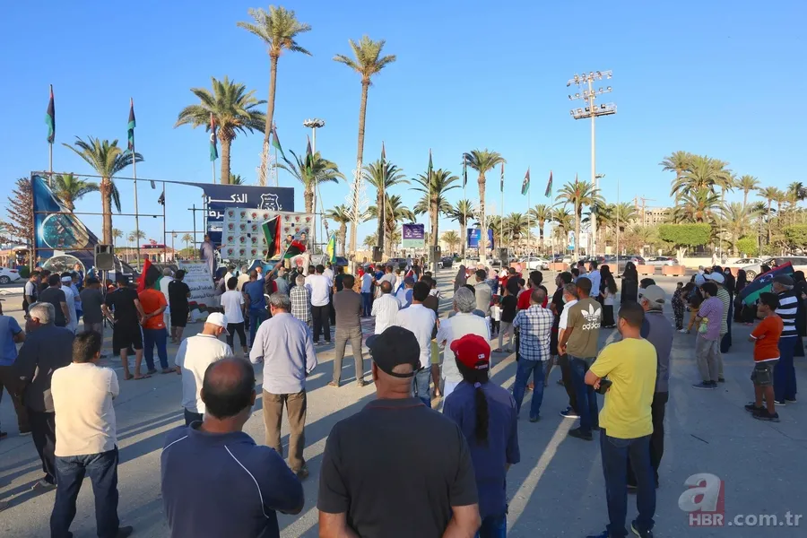 Libya halkı, darbeci Sisi'ye karşı Türk bayraklarıyla gösteri yaptı 3