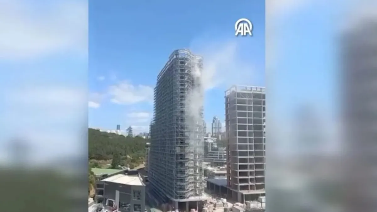 Sarıyer'de ücretlerini alamayan işçilerden çimentolu eylem